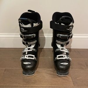 Nordica Ski Boots. Sportmachine 75WR
